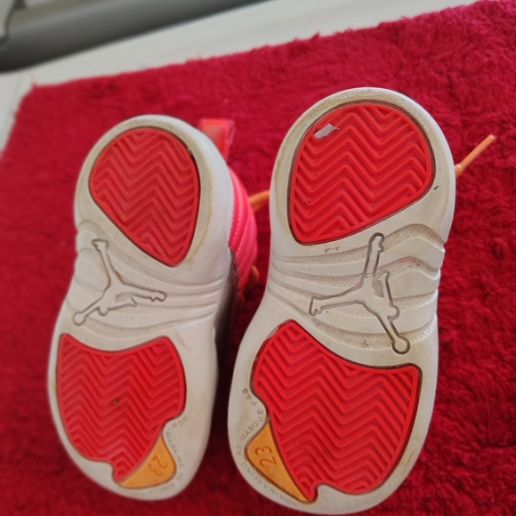 Jordan Kids Sneakers in Orange and Silver - Picture 3 of 4